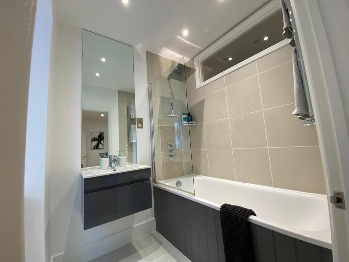 Fantastic Spacious Garden Flat With Own Private Entrance Londra Exterior foto