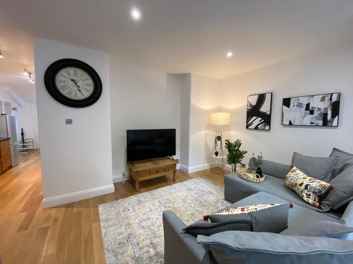 Fantastic Spacious Garden Flat With Own Private Entrance Londra Exterior foto