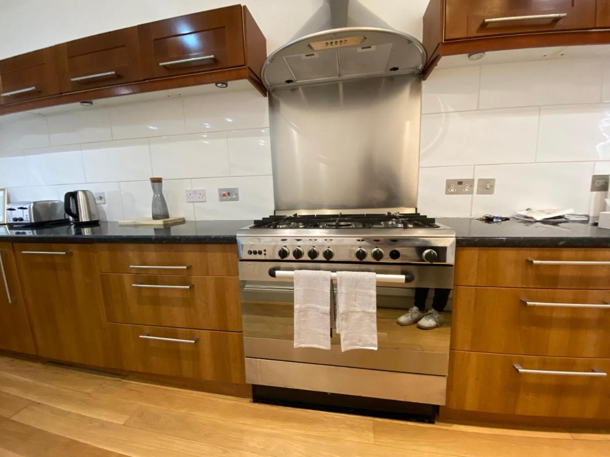Fantastic Spacious Garden Flat With Own Private Entrance Londra Exterior foto